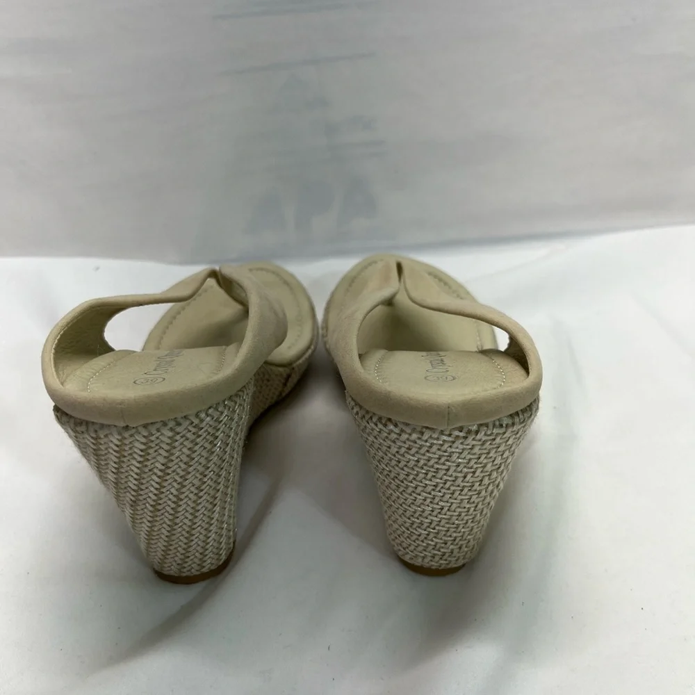 CRYSTAL QUEEN NEW BEIGE WEDGE SANDAL W/WOVEN TRIM SZ‎ 7.5-8 3.5” Wedge heel